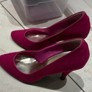 Women's Fuchsia Suede Pointed-Toe Heels